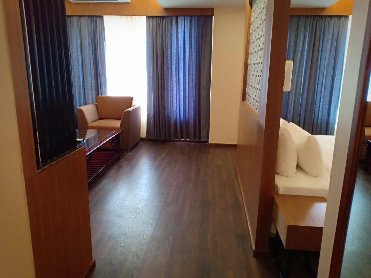 Pipul Padmaja Premium Hotel Bhubaneswar Exterior photo
