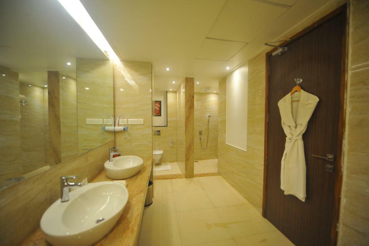 Pipul Padmaja Premium Hotel Bhubaneswar Exterior photo
