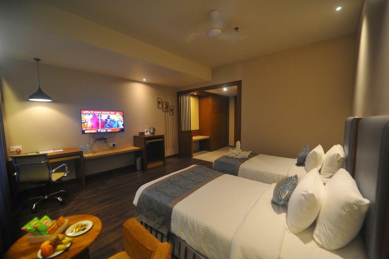 Pipul Padmaja Premium Hotel Bhubaneswar Exterior photo