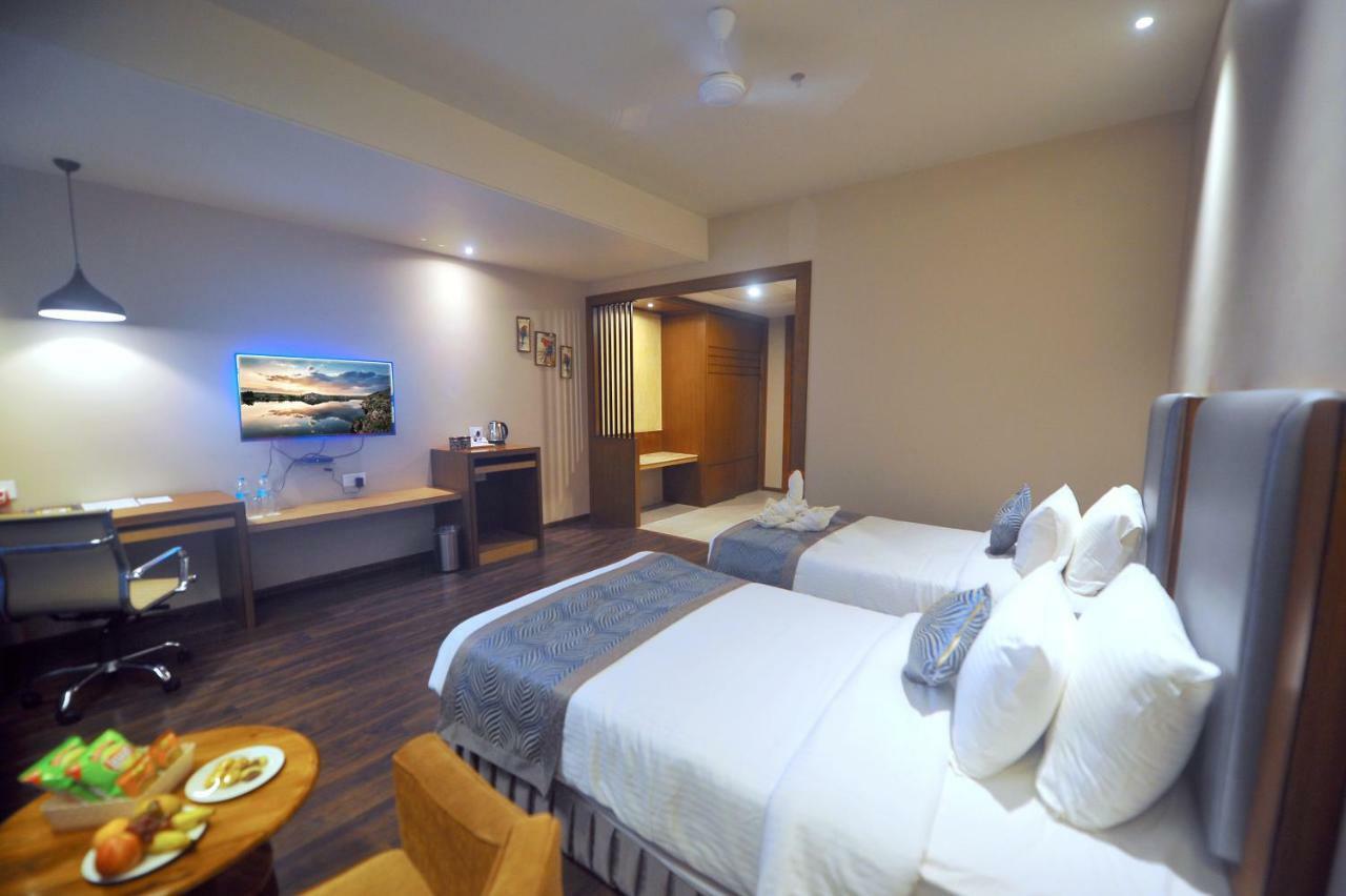 Pipul Padmaja Premium Hotel Bhubaneswar Exterior photo