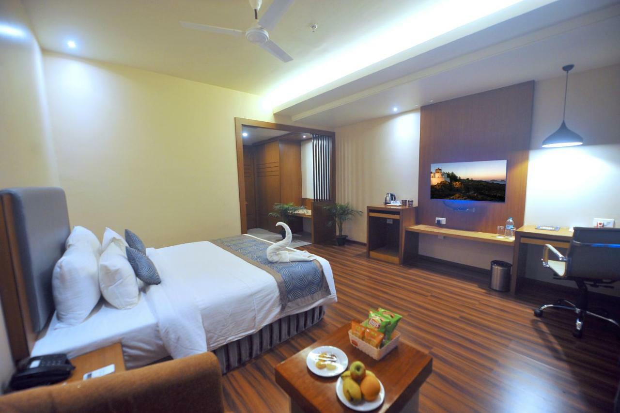 Pipul Padmaja Premium Hotel Bhubaneswar Exterior photo