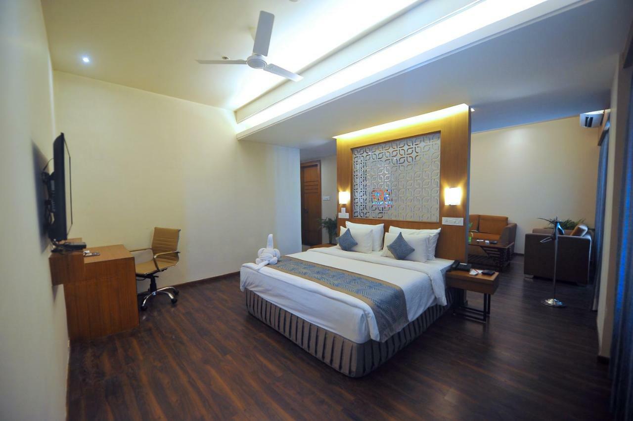 Pipul Padmaja Premium Hotel Bhubaneswar Exterior photo