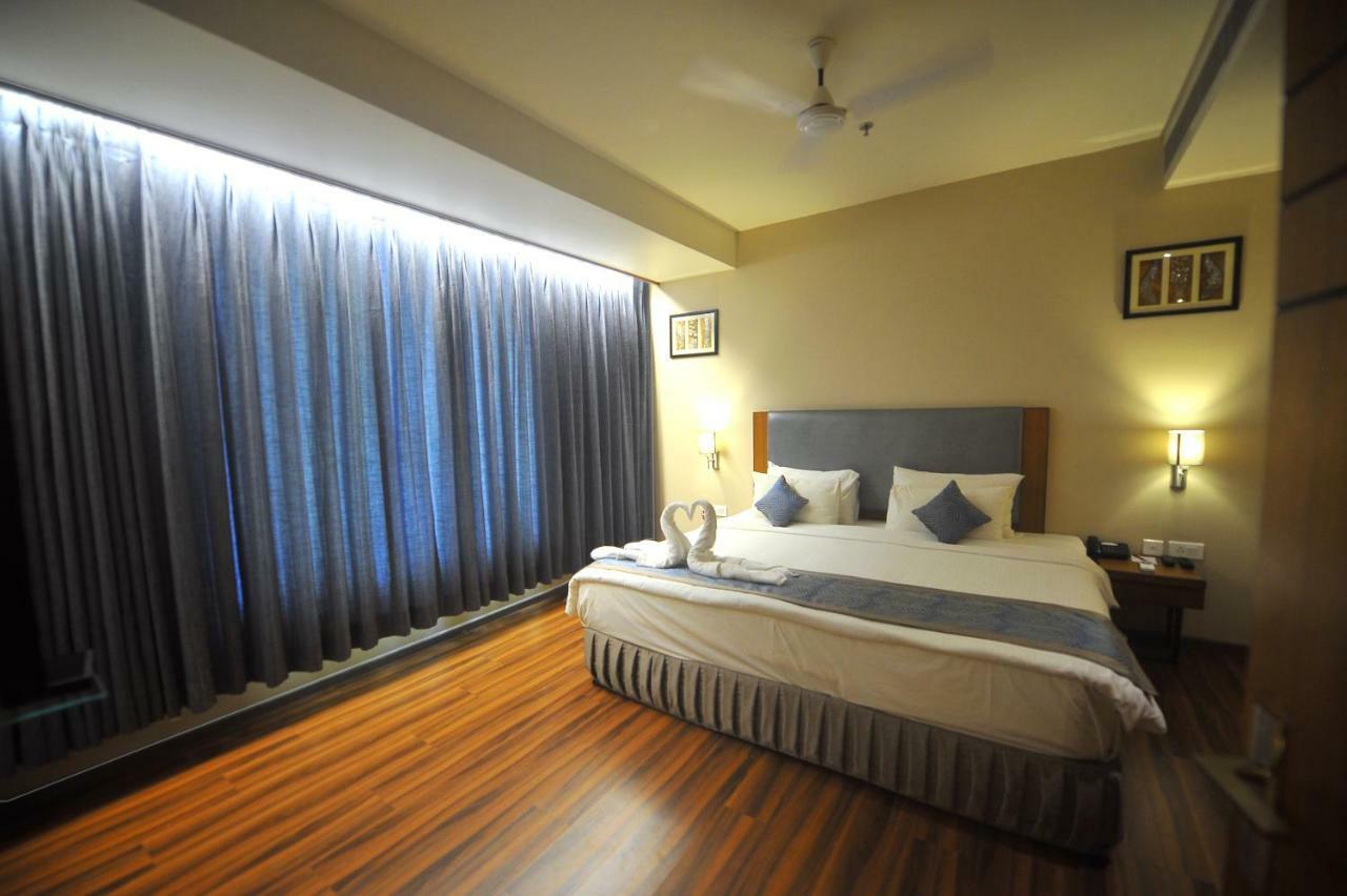 Pipul Padmaja Premium Hotel Bhubaneswar Exterior photo